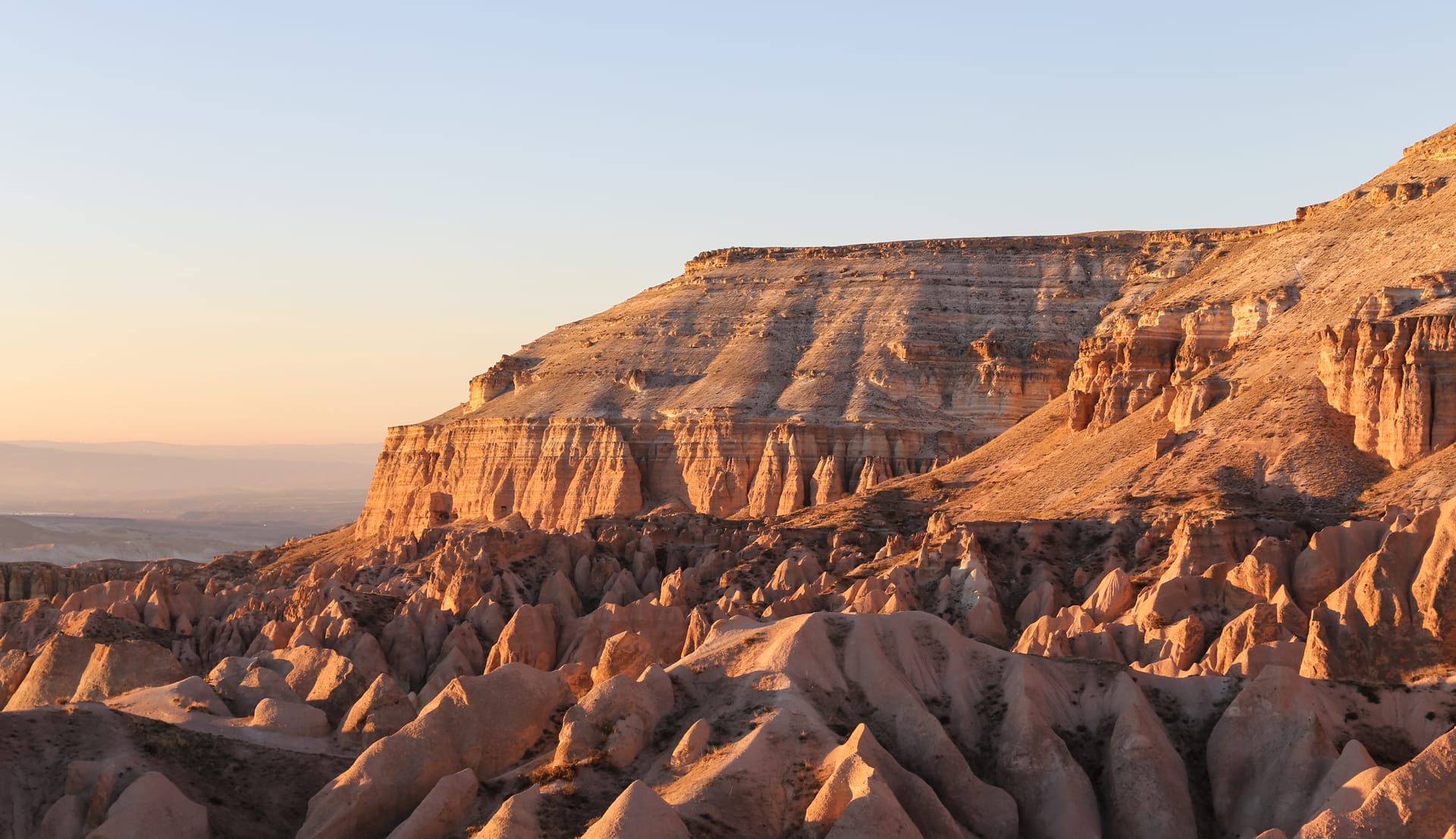Gül Vadisi'nde İlk Işık: Fotoğrafçının Sırrı
